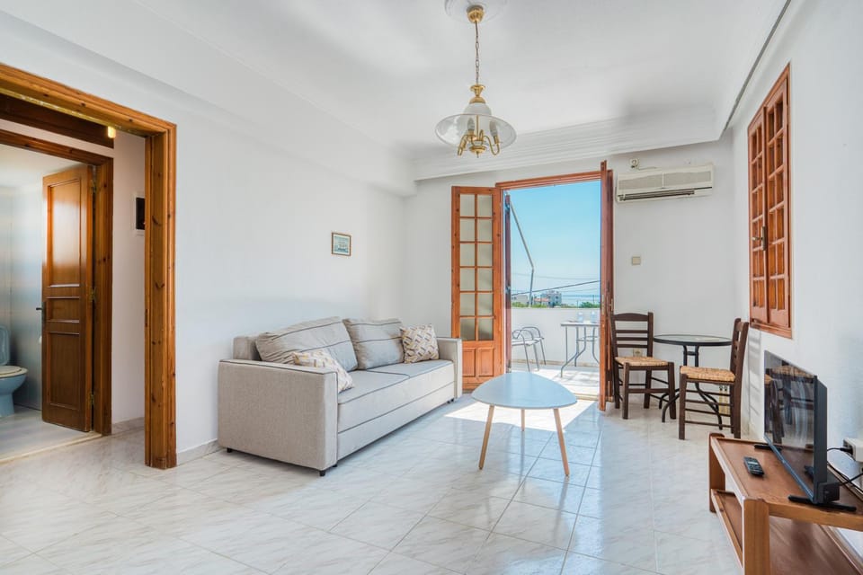 TV and multimedia, Living room, Seating area, Dining area, air conditioner