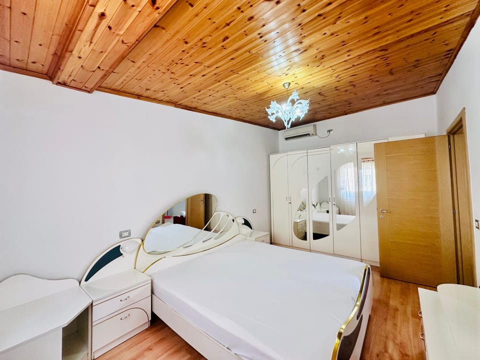 Soer Apartment - Tirana Center, Veranda & Comfort Apartment in Tirana