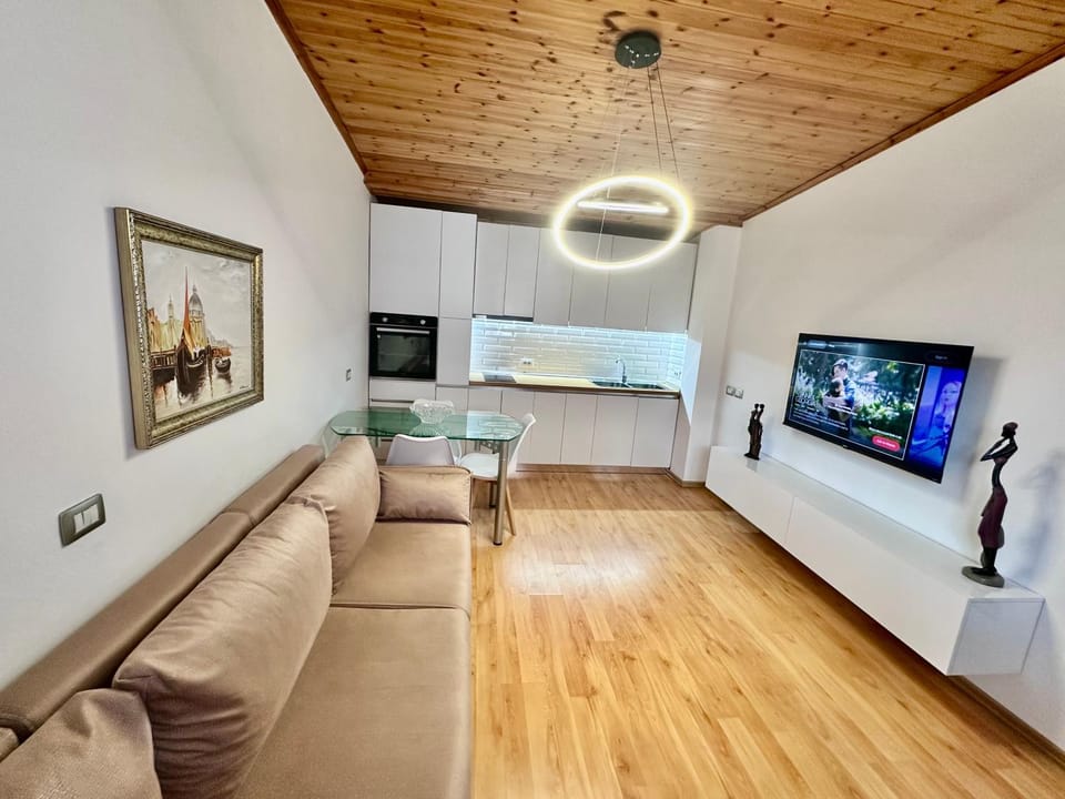Soer Apartment - Tirana Center, Veranda & Comfort Apartment in Tirana
