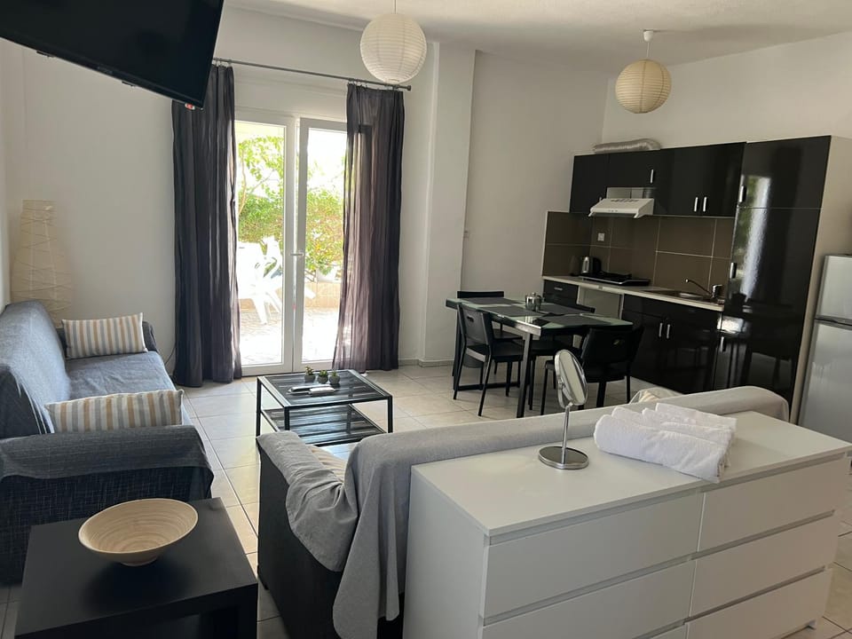 Kitchen or kitchenette, Seating area