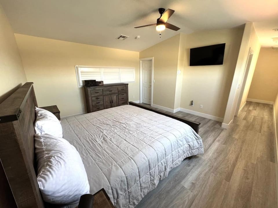Bright and Spacious 2 Story Condo House in Mesquite