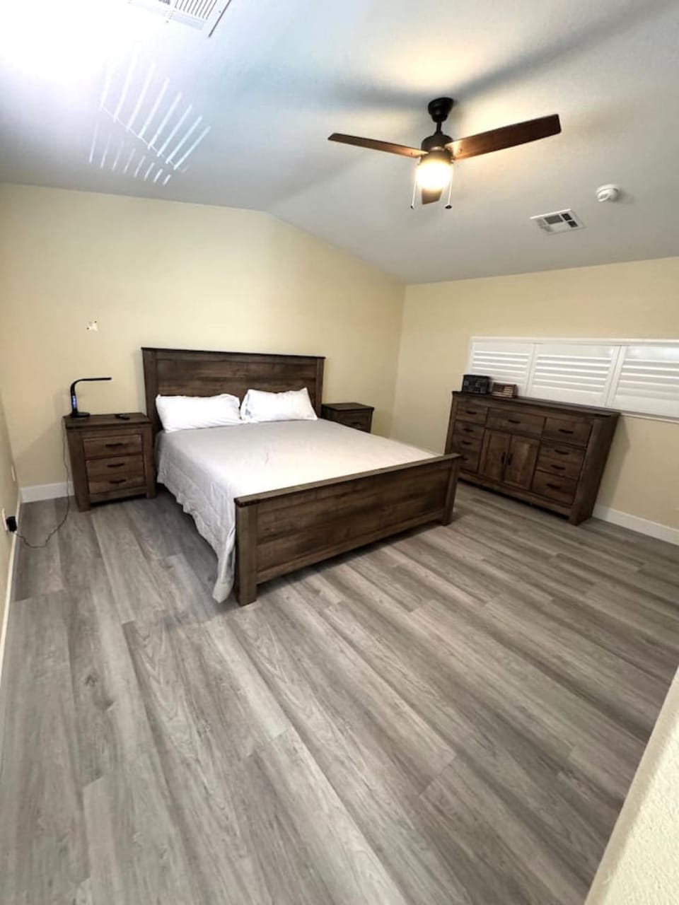 Bright and Spacious 2 Story Condo House in Mesquite