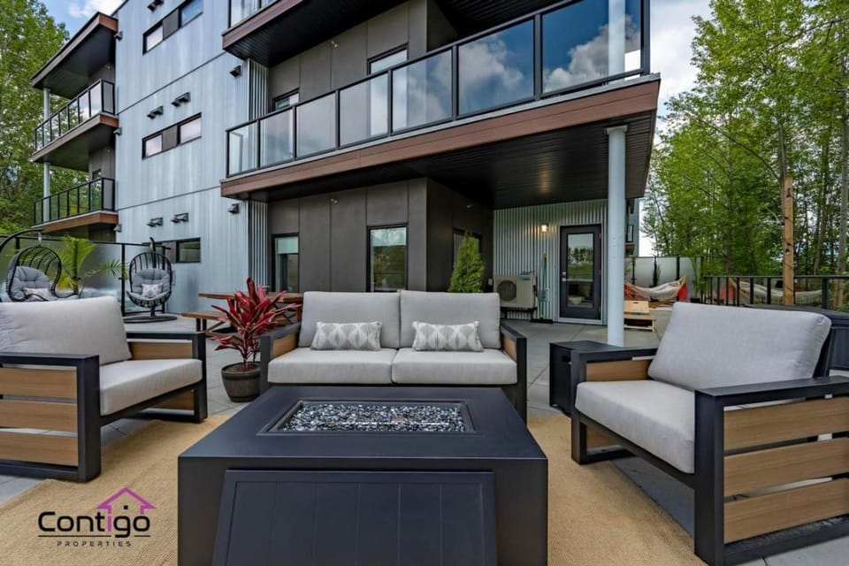 Property building, Patio, Day, View (from property/room), Balcony/Terrace, Seating area, Evening entertainment, sunbed