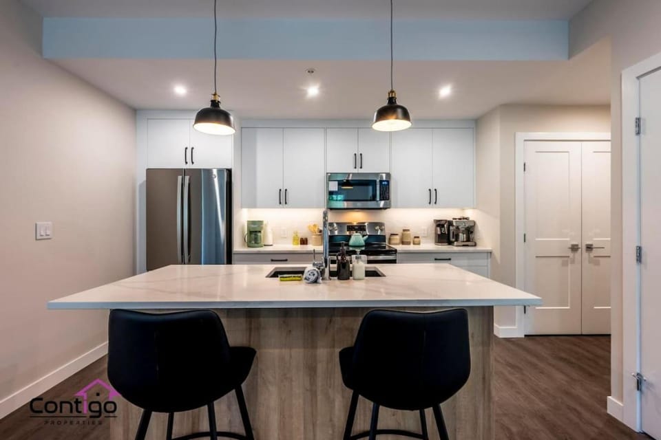 Kitchen or kitchenette, Dining area, dishwasher, oven, stove