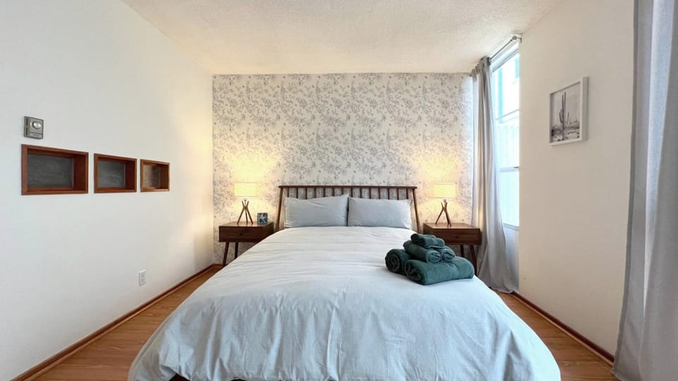 Bed, Photo of the whole room, Bedroom, towels