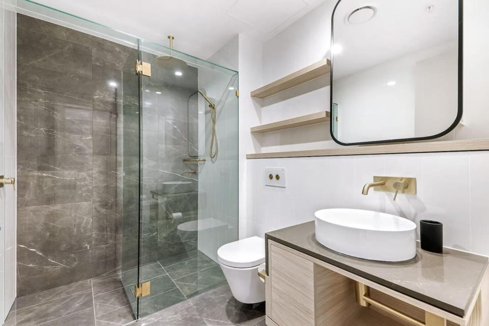 Shower, Toilet, Bathroom, towels