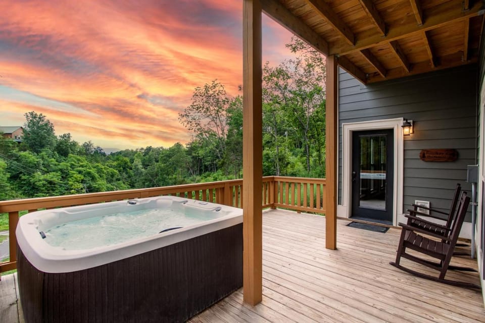Smokeys Summit Epic View Hot Tub Fireplace House in Sevier County