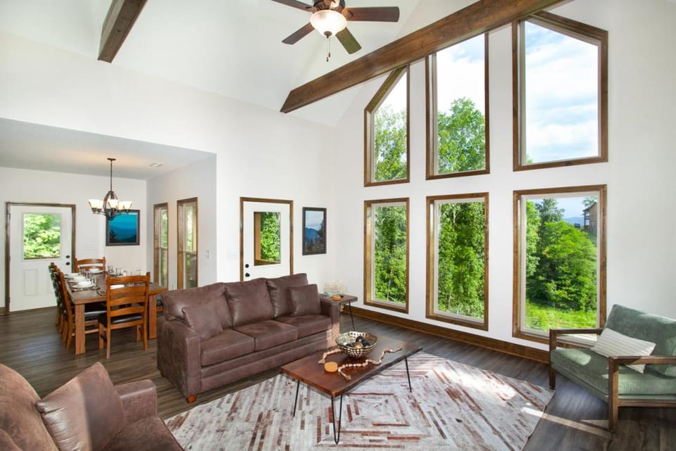 Smokeys Summit Epic View Hot Tub Fireplace House in Sevier County