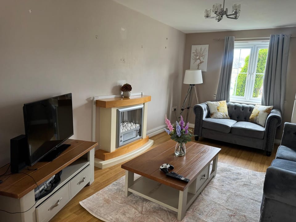 TV and multimedia, Living room, Seating area