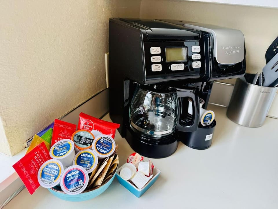 Coffee/tea facilities, Kitchen or kitchenette