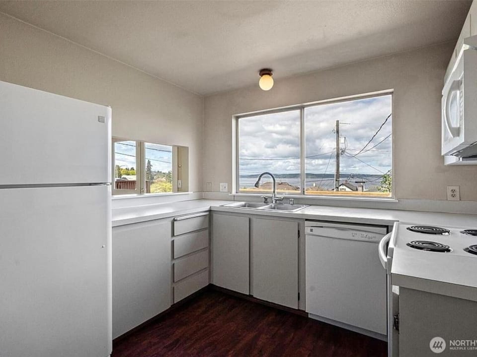 Natural landscape, Kitchen or kitchenette, oven, stove
