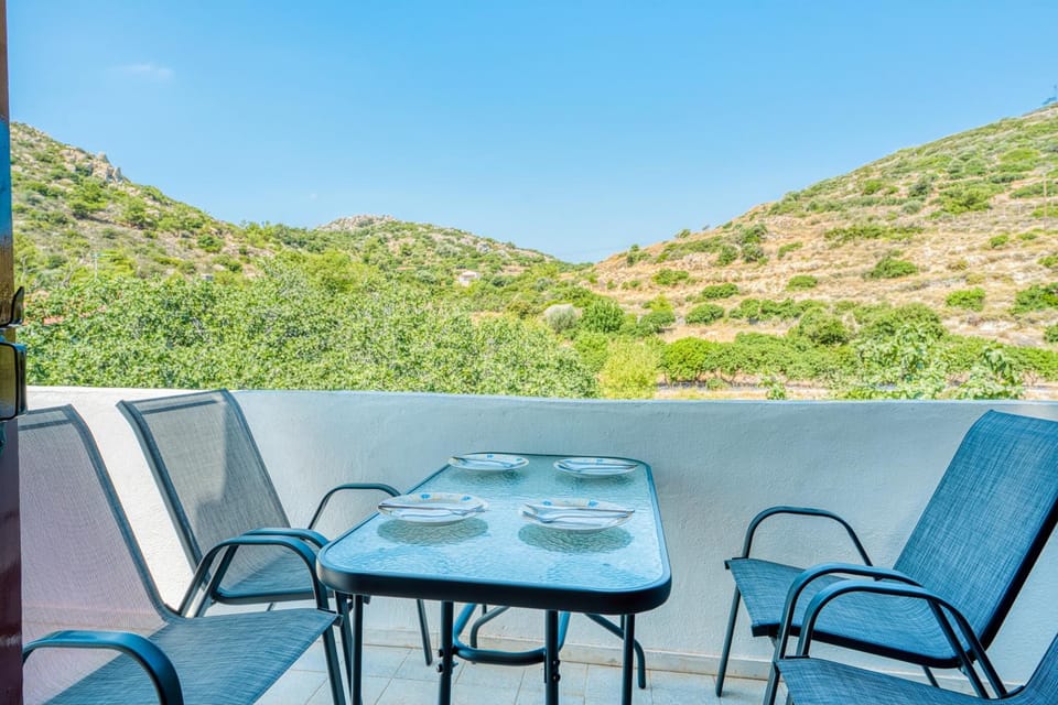 Spring, Day, Natural landscape, View (from property/room), Balcony/Terrace, Dining area, Mountain view