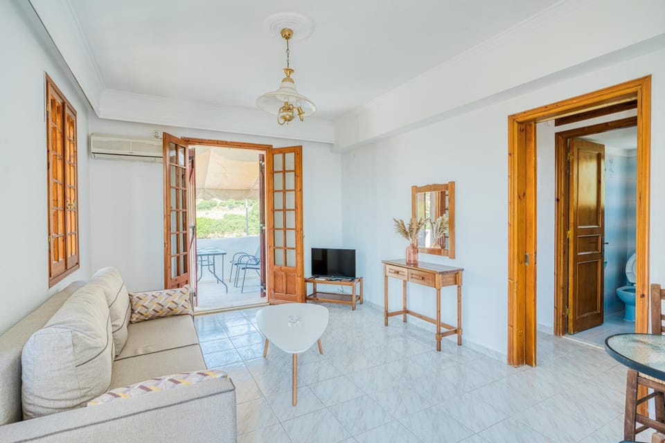 TV and multimedia, Living room, Seating area, air conditioner