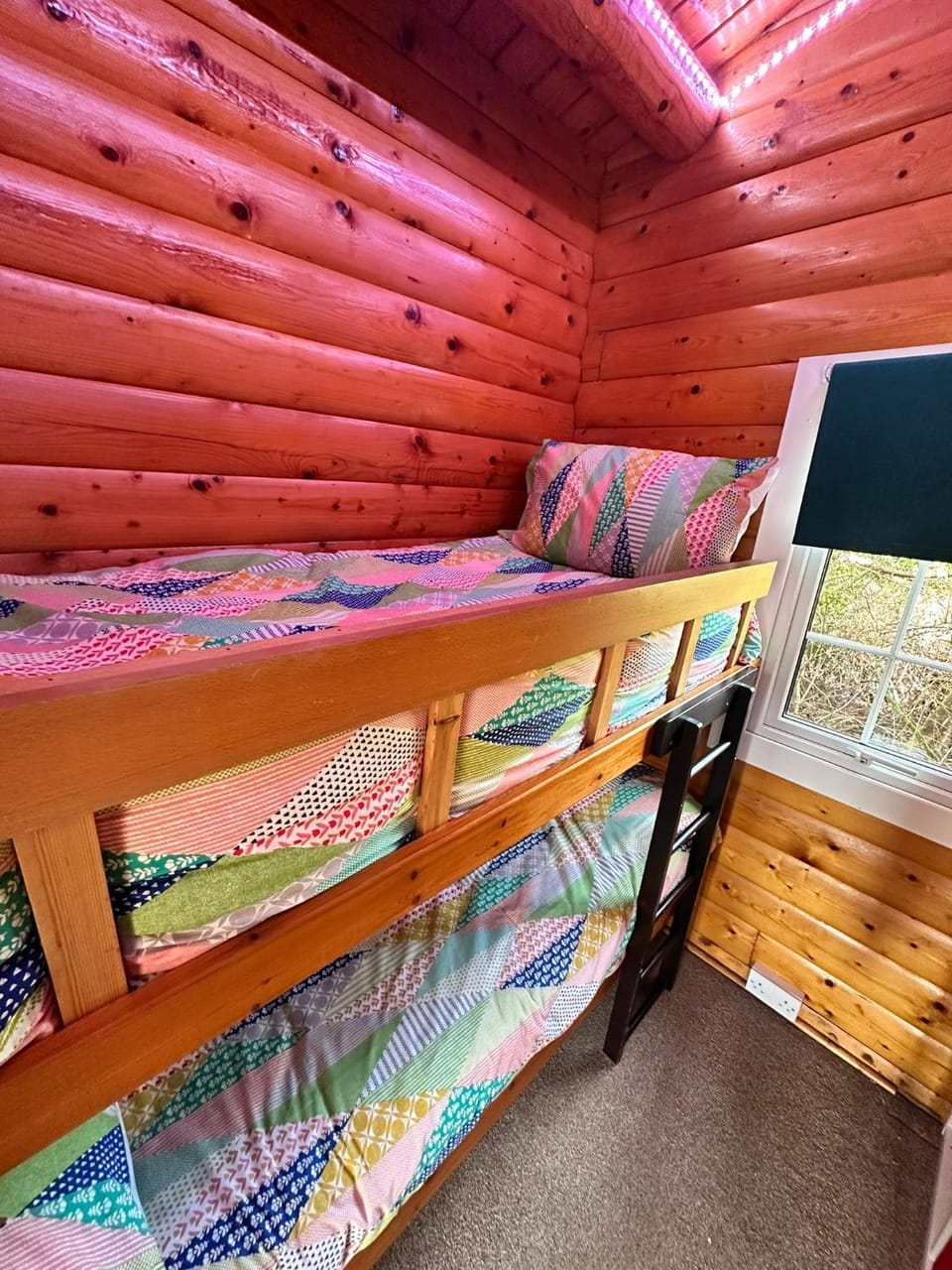 Bedroom, bunk bed