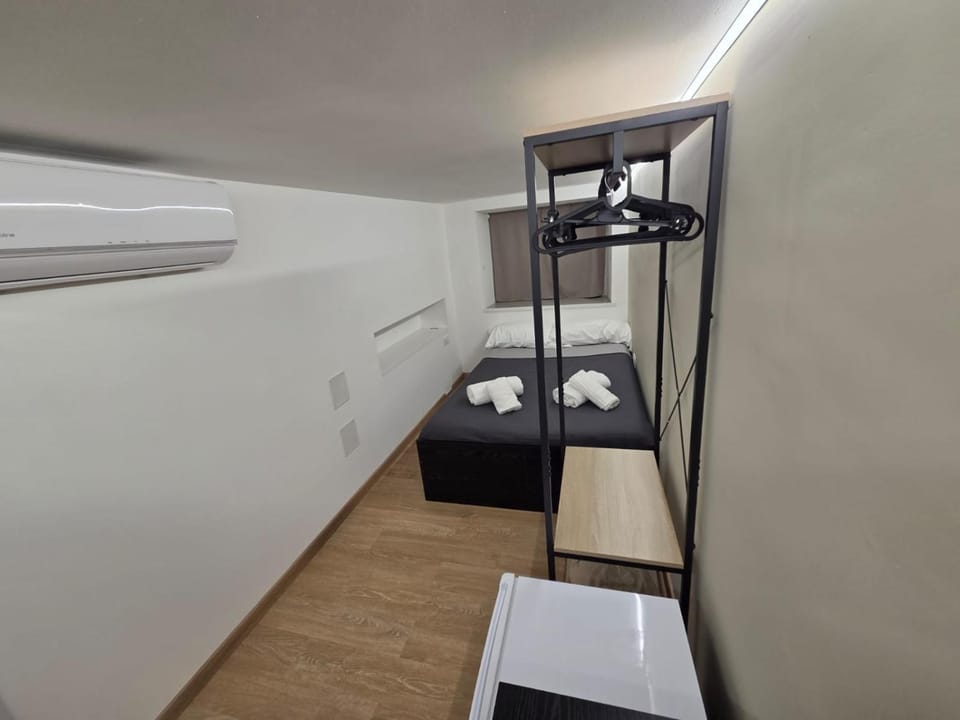 Bed, Photo of the whole room, Bedroom, air conditioner
