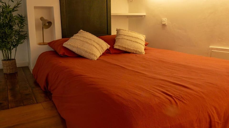 Bed, Photo of the whole room, Bedroom