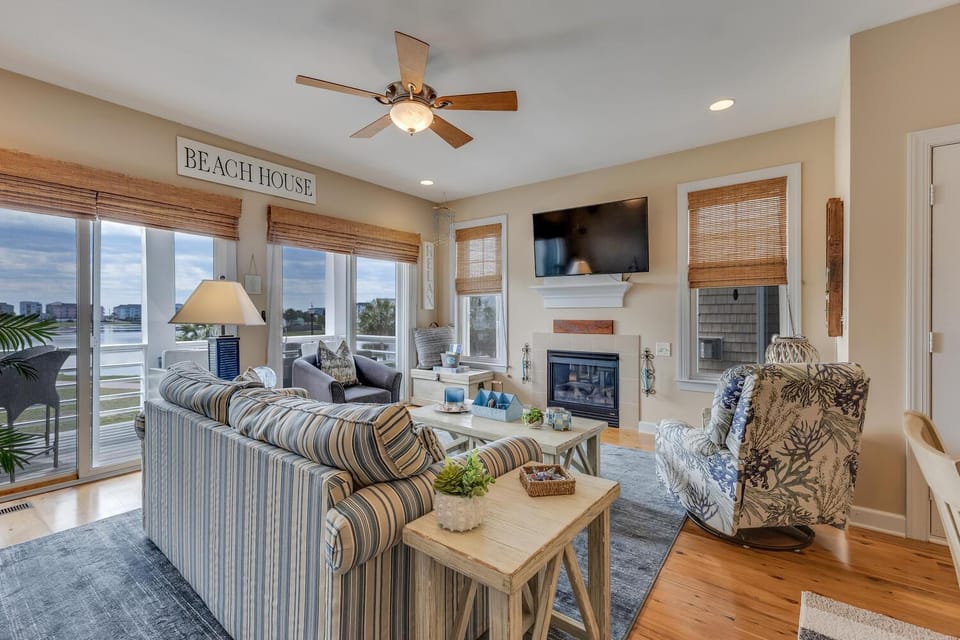 Lakefront Paradise by Carolina Beach Realty House in Carolina Beach