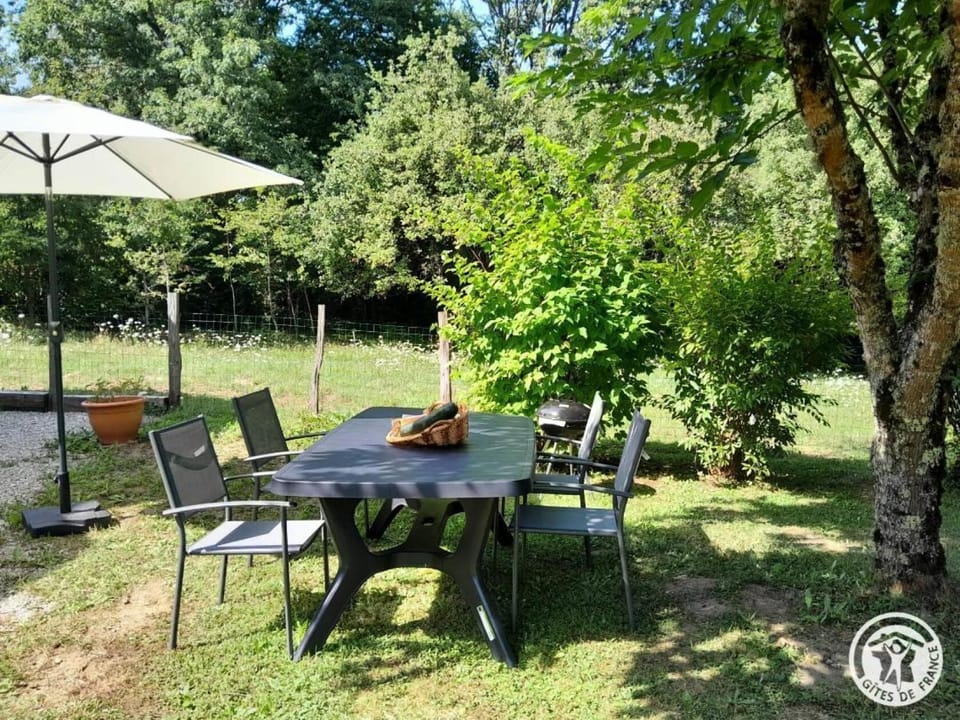 Gîte de France Chez baptiste 2 épis - Gîte de France 4 personnes MAE-0013 Apartment in Auvergne-Rhône-Alpes