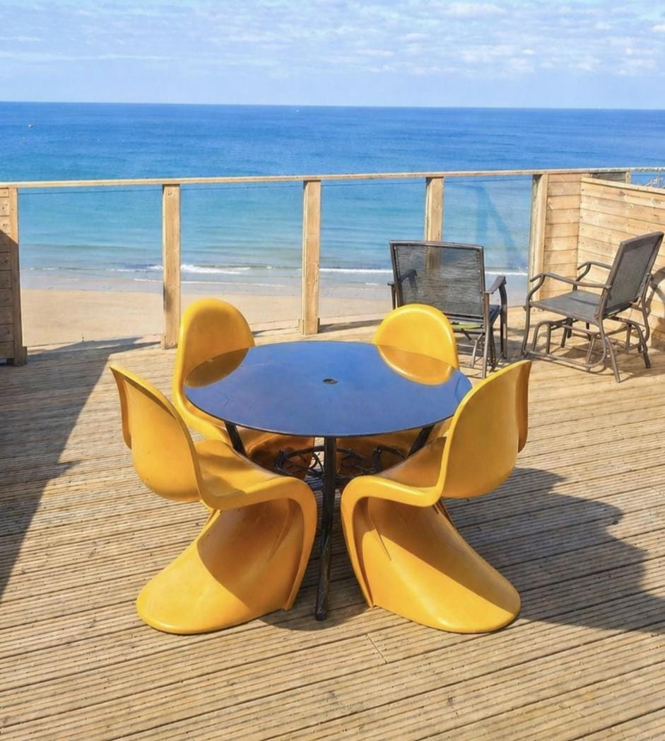 Cliff top apartment with breathtaking ocean views Apartment in Newquay