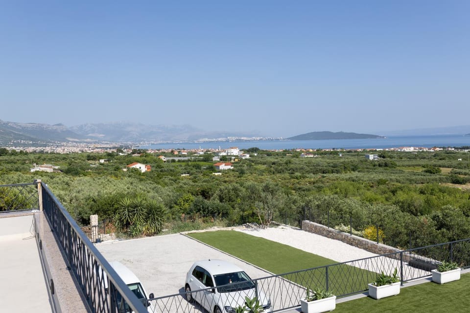 Bird's eye view, Mountain view, Sea view, Parking
