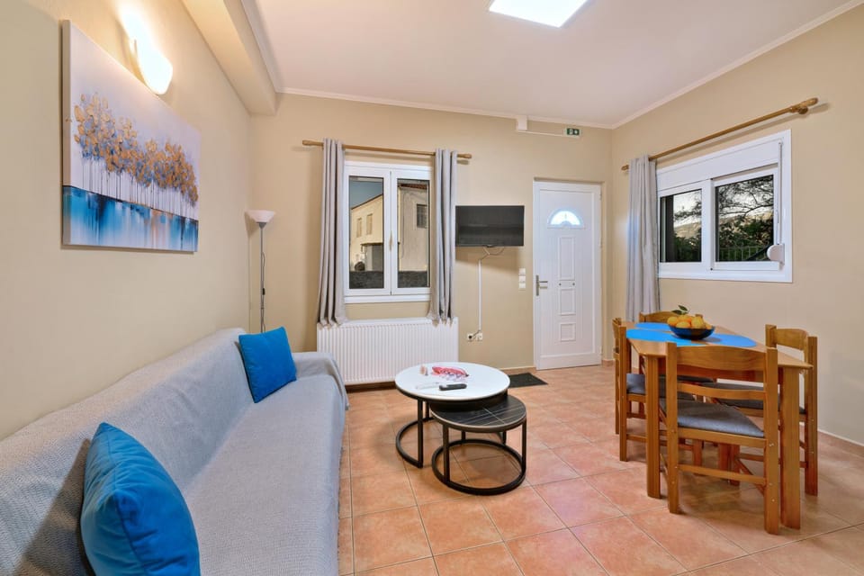 Living room, Dining area, air conditioner
