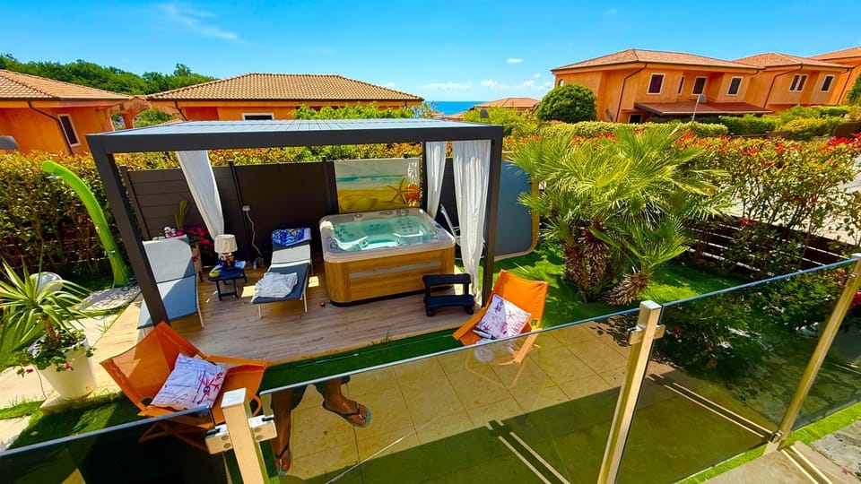Hot Tub, Pool view