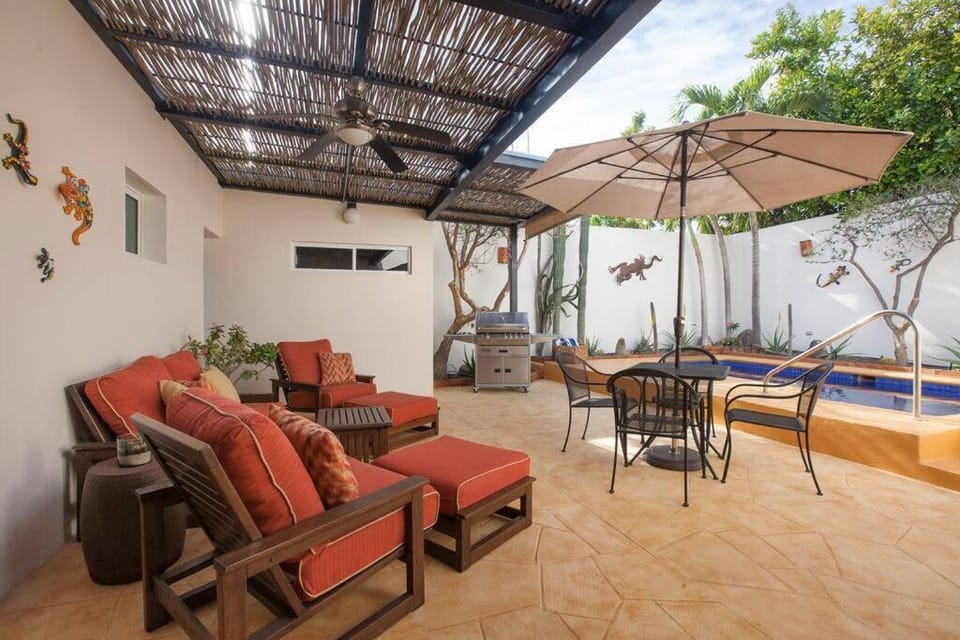 Downtown, private Pool, Walk to malecón House in La Paz