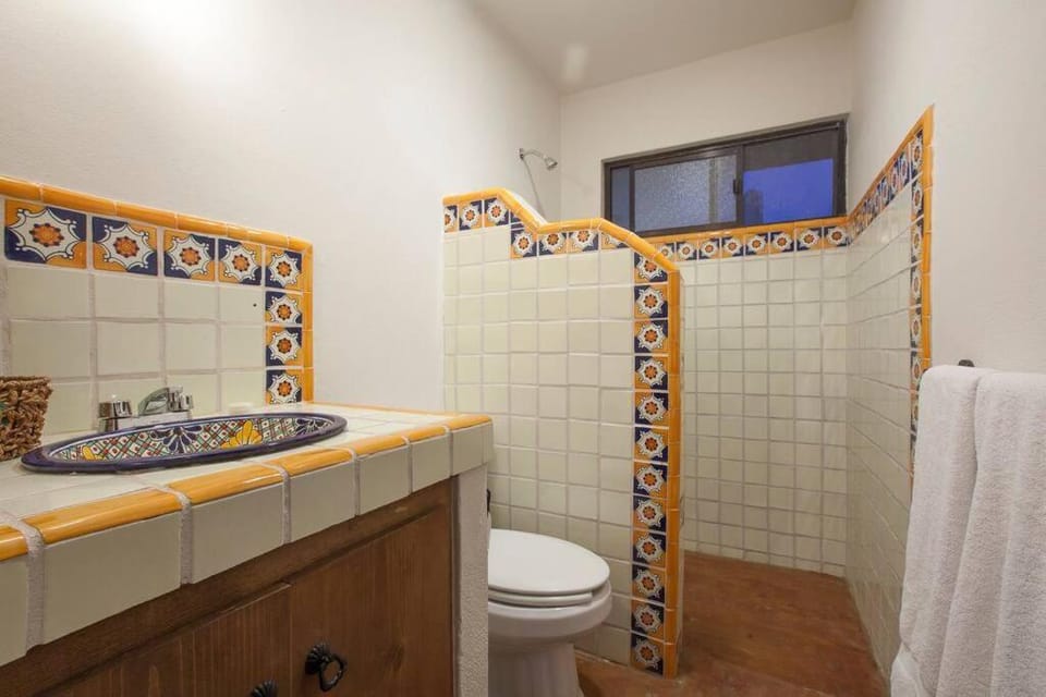 Downtown, private Pool, Walk to malecón House in La Paz