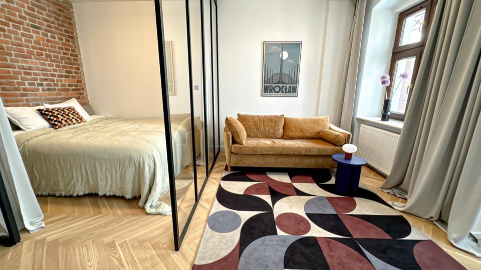 Bed, Seating area, Bedroom