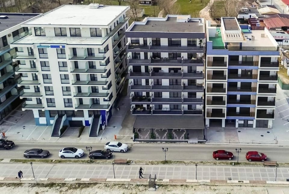Day, Bird's eye view, Location