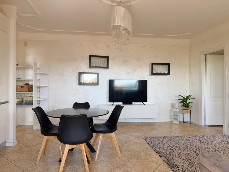 TV and multimedia, Living room, Dining area