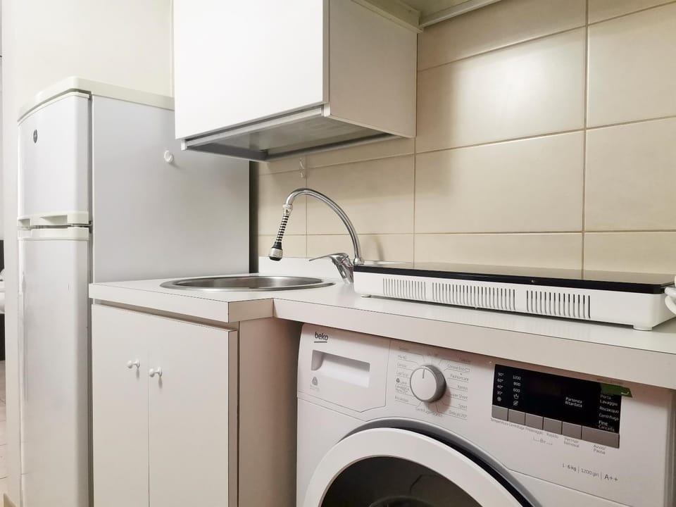 Kitchen or kitchenette, stove, washing machine