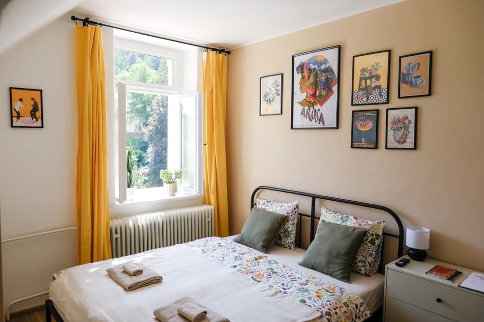Bed, View (from property/room), Bedroom, Garden view