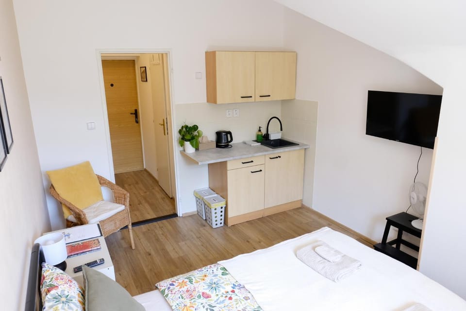 Bed, Kitchen or kitchenette