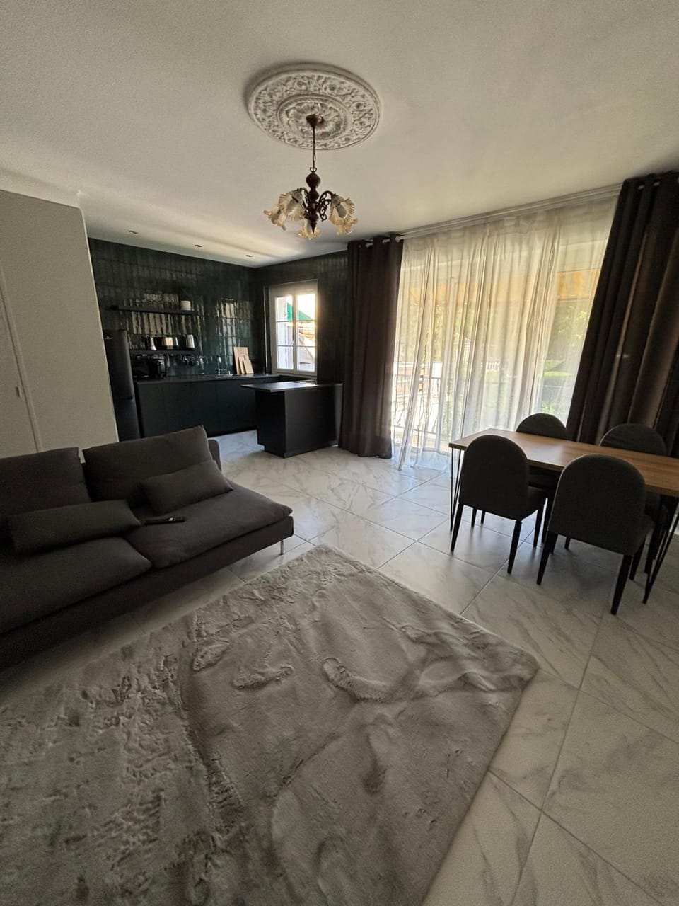 Kitchen or kitchenette, Living room, Seating area, Dining area