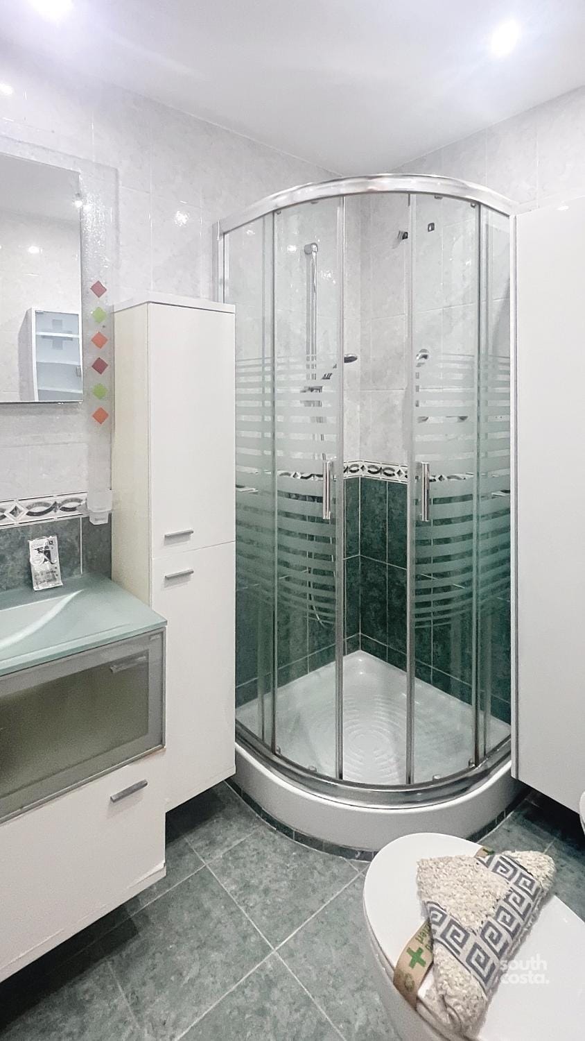 Shower, Bathroom, towels
