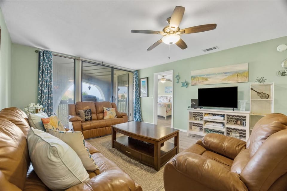 Ocean Hibiscus - Oceanfront Resort House in Butler Beach