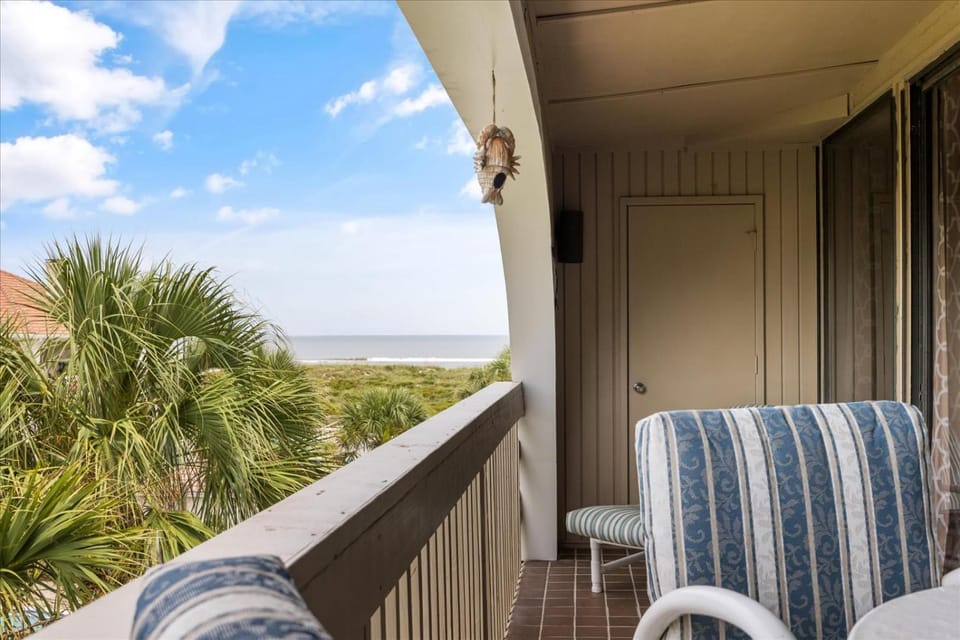 Ocean Hibiscus - Oceanfront Resort House in Butler Beach