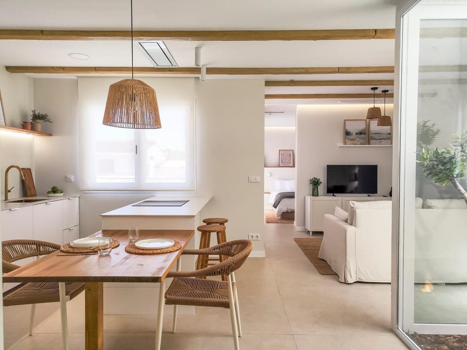 TV and multimedia, Kitchen or kitchenette, Living room