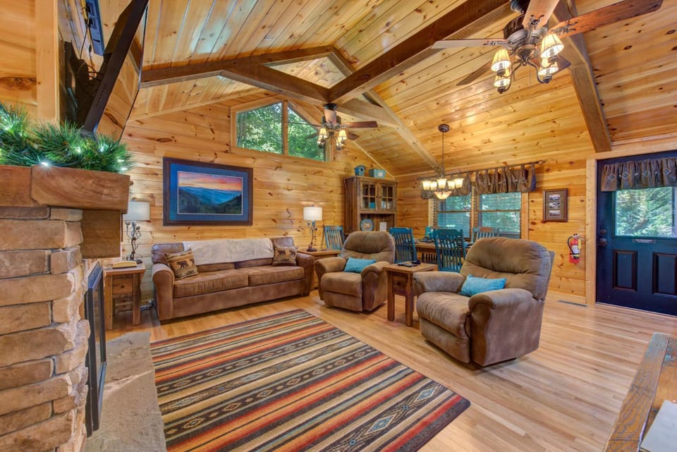 Misty Mountain Cabin By Avada Properties Cabin in Pigeon Forge