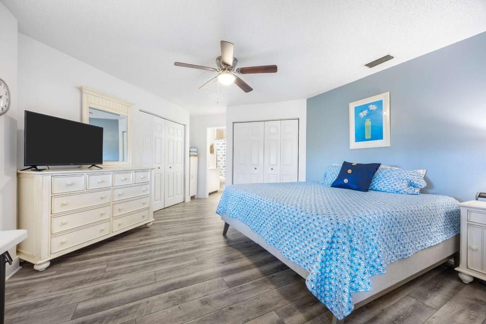 Treetop Beach Condo - Sleeps 7 House in Butler Beach