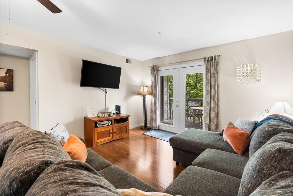 Ron's Retreat - Stay for 6 with Resort Amenities House in Branson