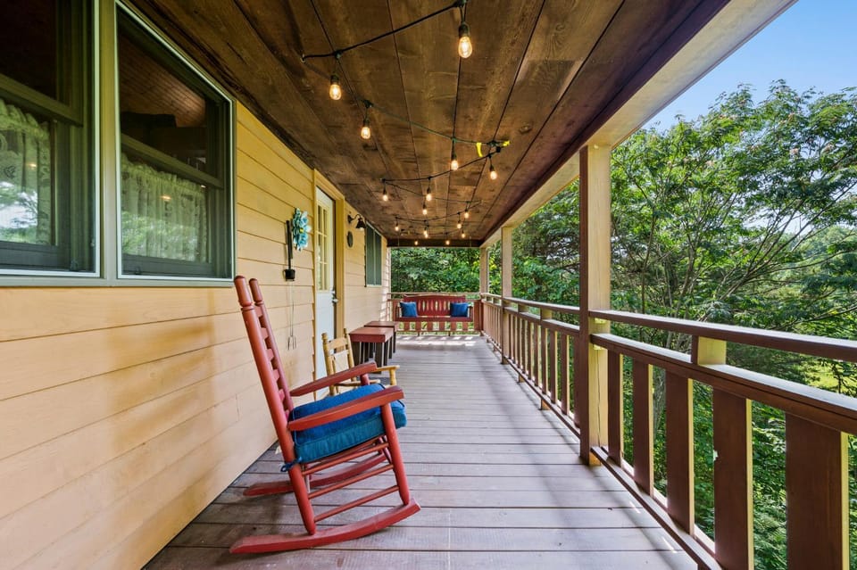 Bear Tracks Lodge By Avada Properties House in Sevierville