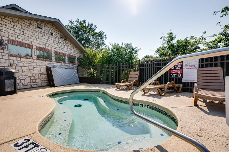 Quittin' Time - Stay for 6 with Golf Course Views & Resort Amenities House in Branson