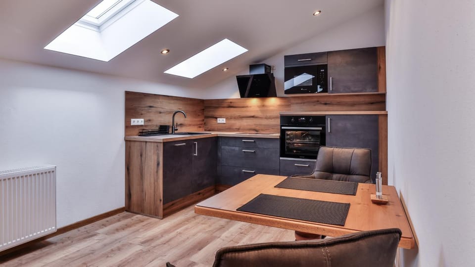 Kitchen or kitchenette, Dining area, stove