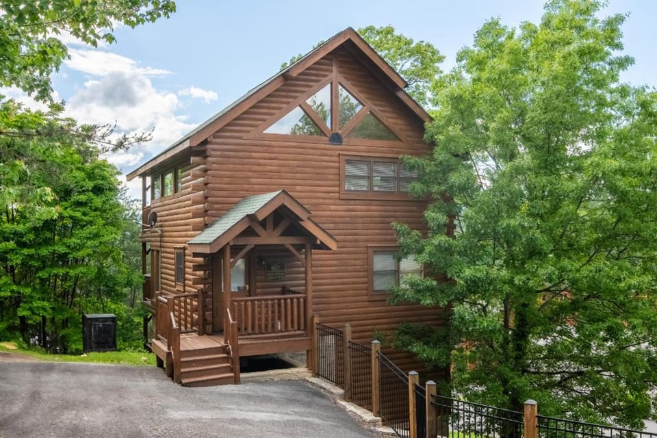 Mountain Seduction By Avada Properties House in Pigeon Forge