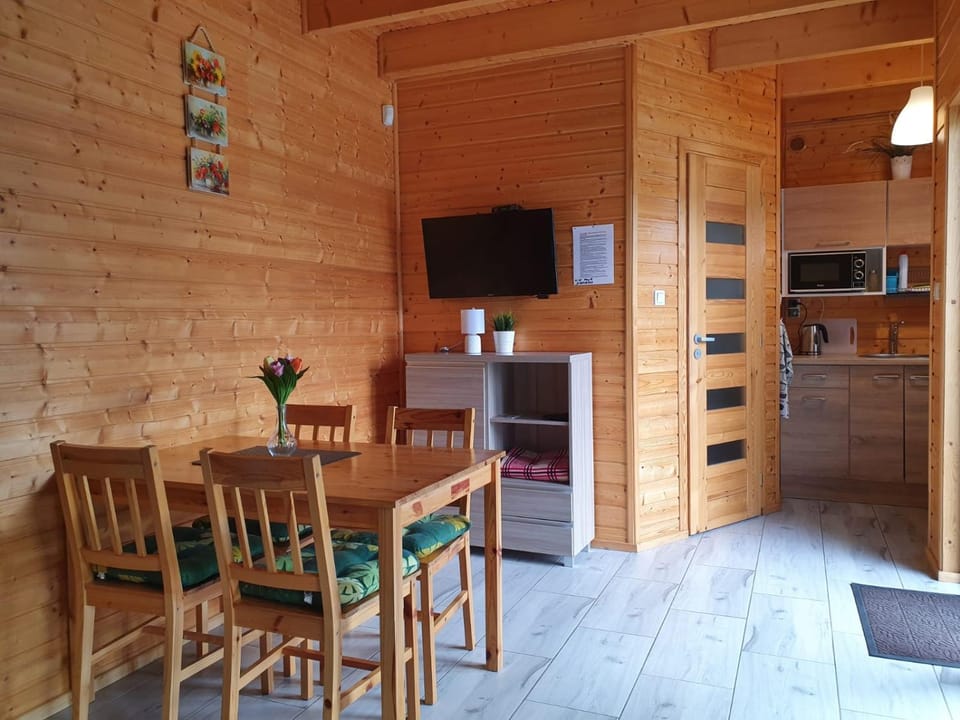 TV and multimedia, Kitchen or kitchenette, Living room, Seating area, Dining area