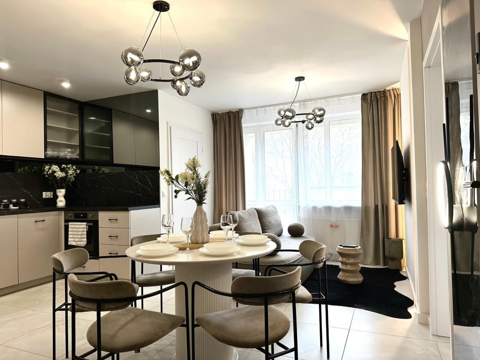 ŁACIARSKA 59 Apt 3 - 200m Main Square - Self Check-In 20h - Balcony Apartment in Wroclaw