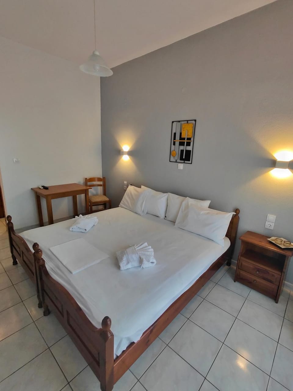 Bed, Photo of the whole room, Seating area, Bedroom, towels