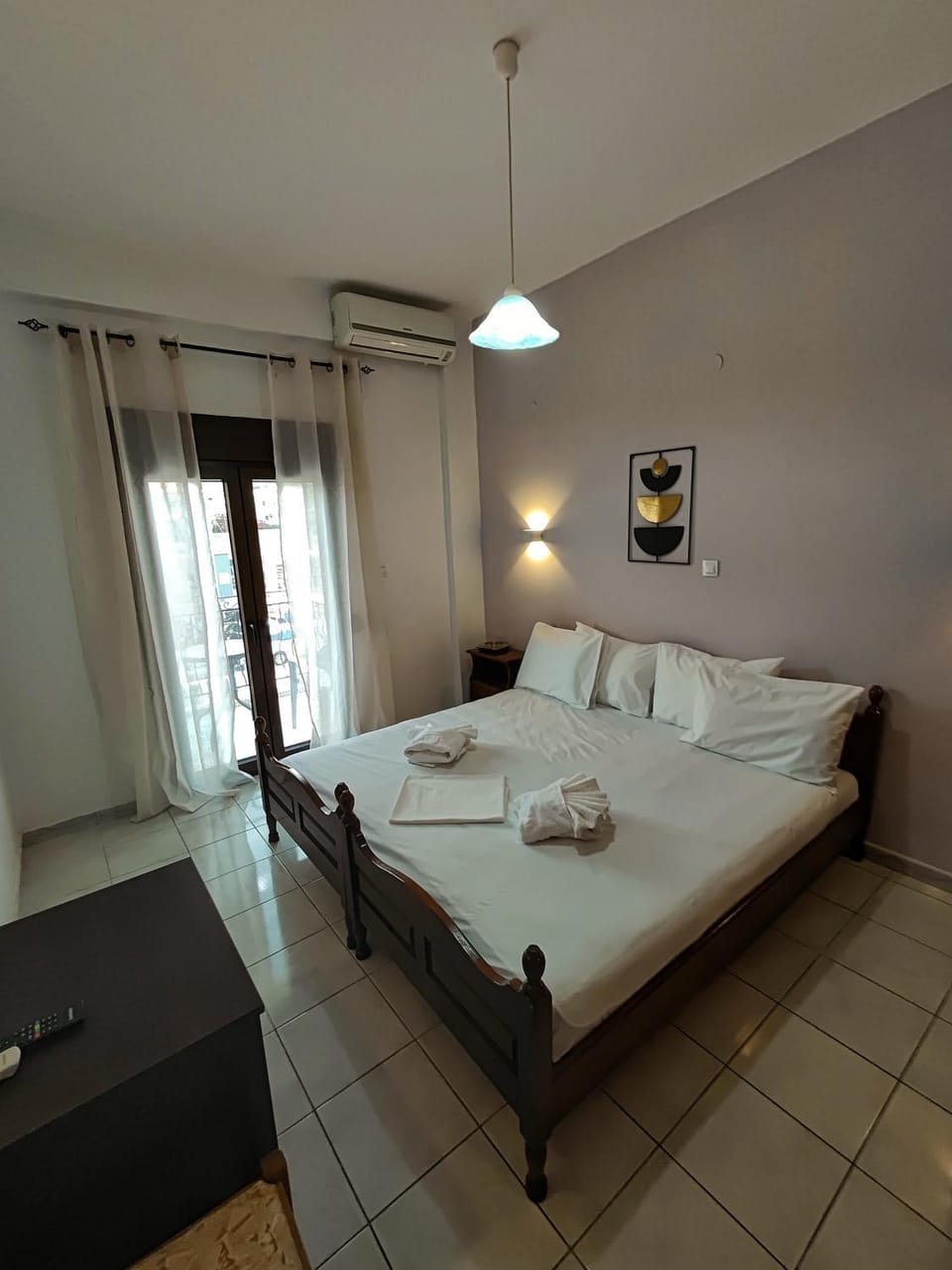 Bed, Photo of the whole room, Bedroom, towels